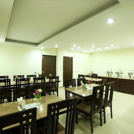 Hotel The Rts Plaza Új-Delhi Kültér fotó