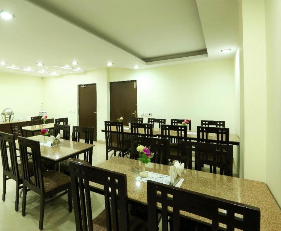 Hotel The Rts Plaza Új-Delhi Kültér fotó