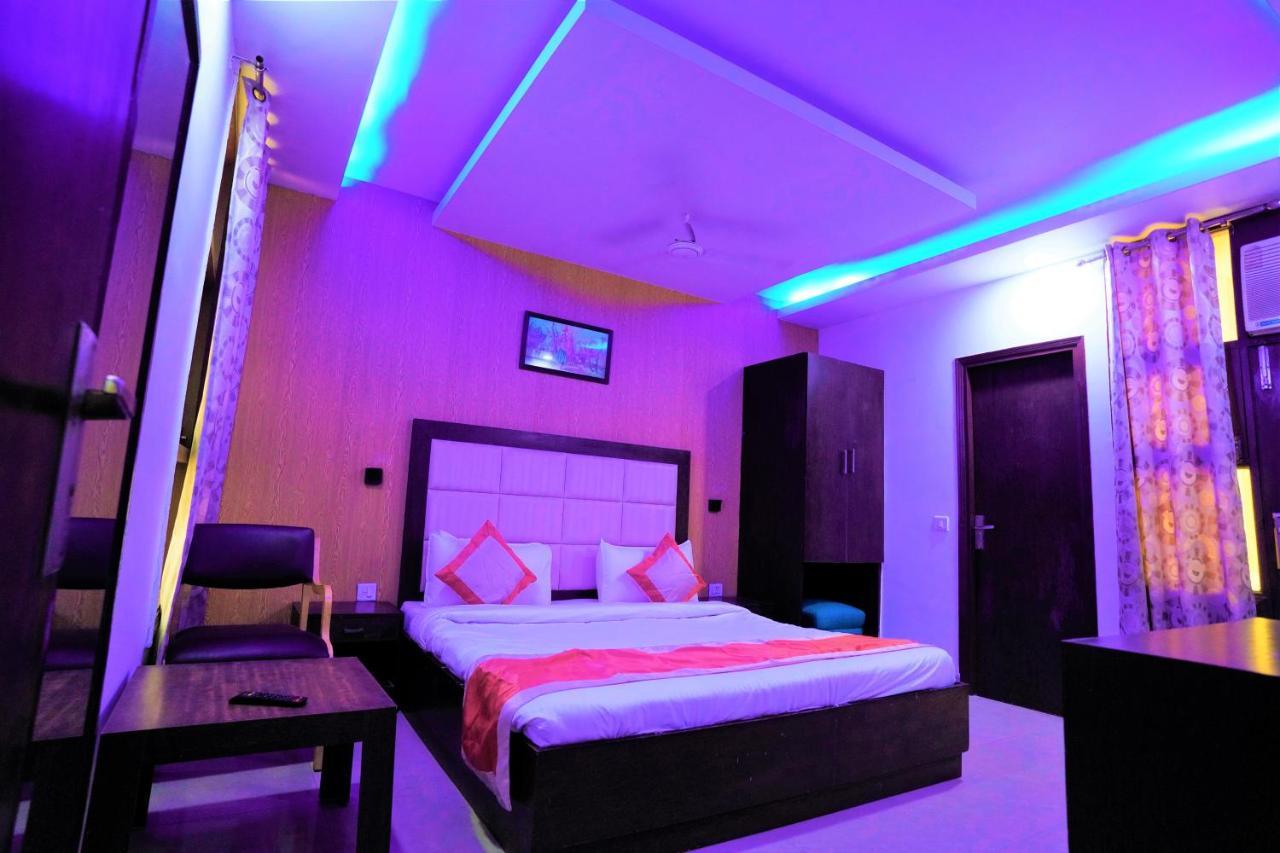 Hotel The Rts Plaza Új-Delhi Kültér fotó