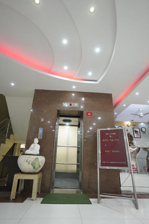 Hotel The Rts Plaza Új-Delhi Kültér fotó