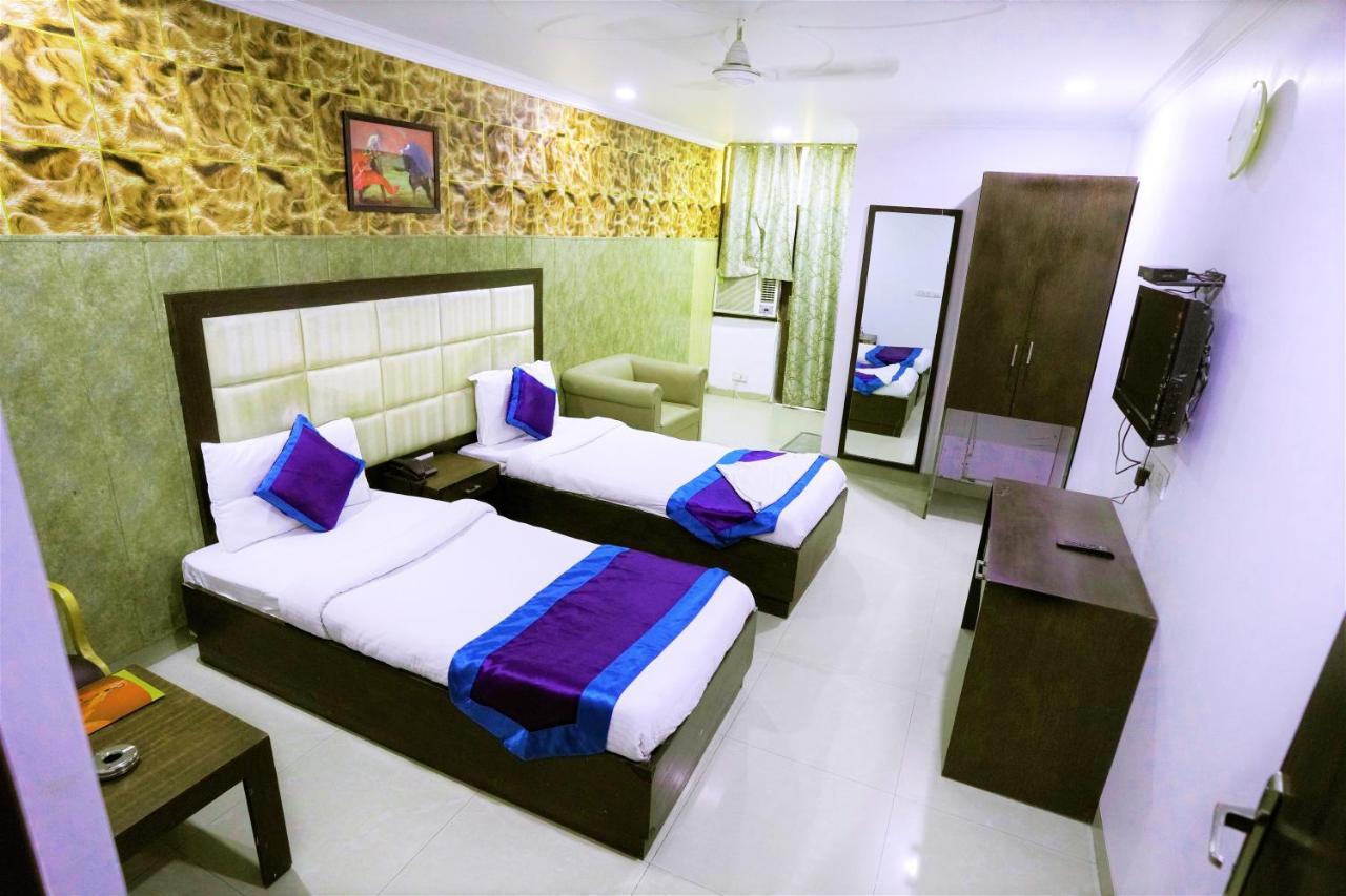Hotel The Rts Plaza Új-Delhi Kültér fotó