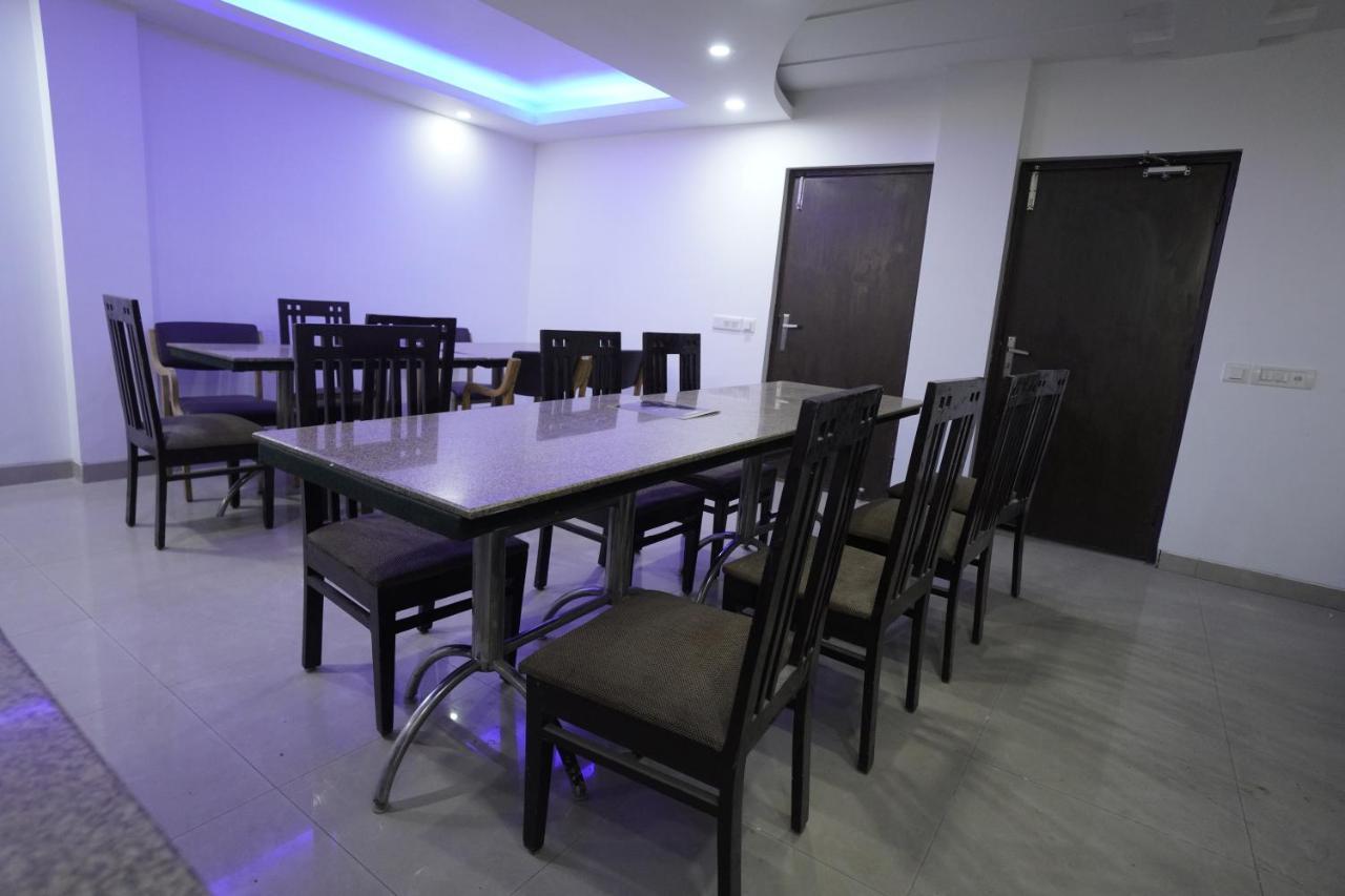 Hotel The Rts Plaza Új-Delhi Kültér fotó
