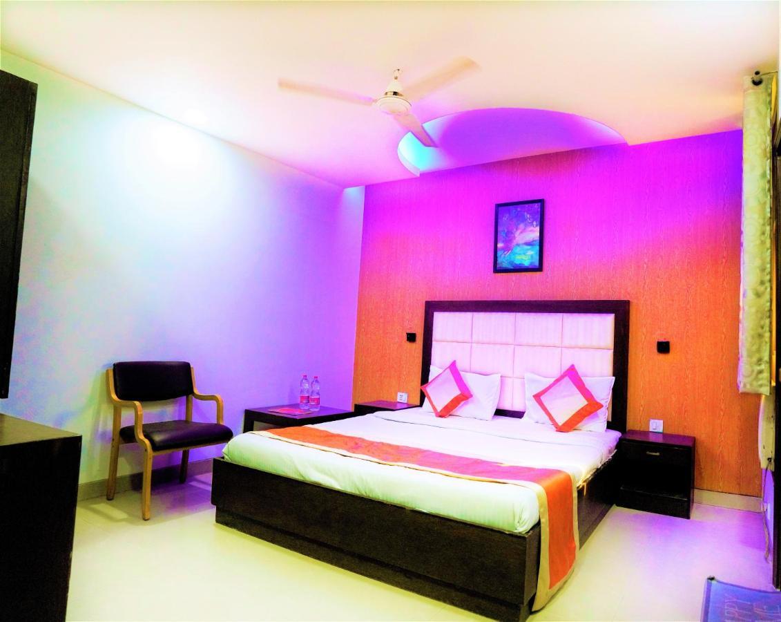 Hotel The Rts Plaza Új-Delhi Kültér fotó