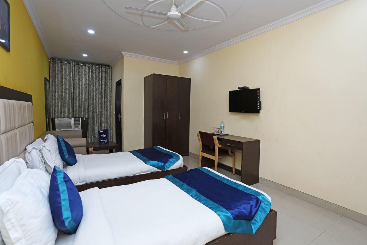 Hotel The Rts Plaza Új-Delhi Kültér fotó