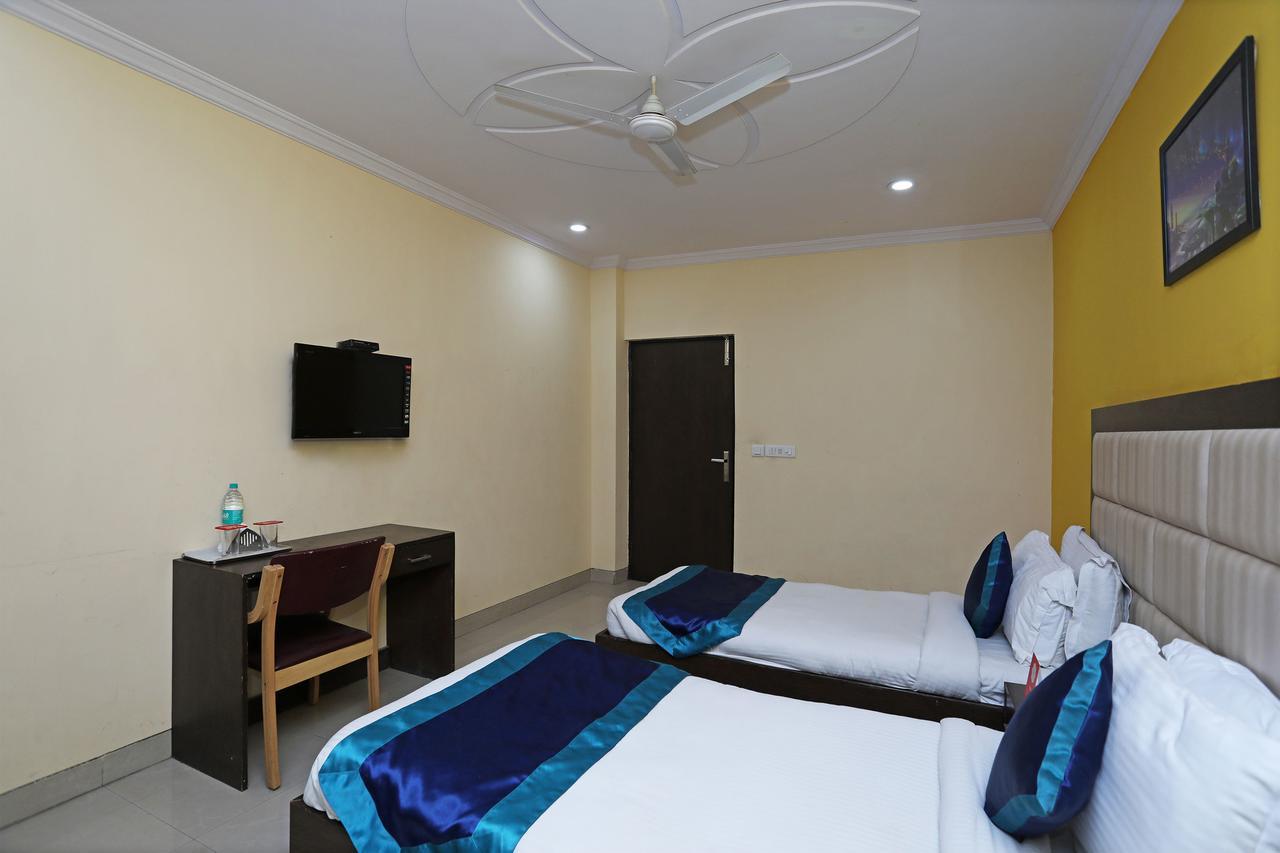 Hotel The Rts Plaza Új-Delhi Kültér fotó
