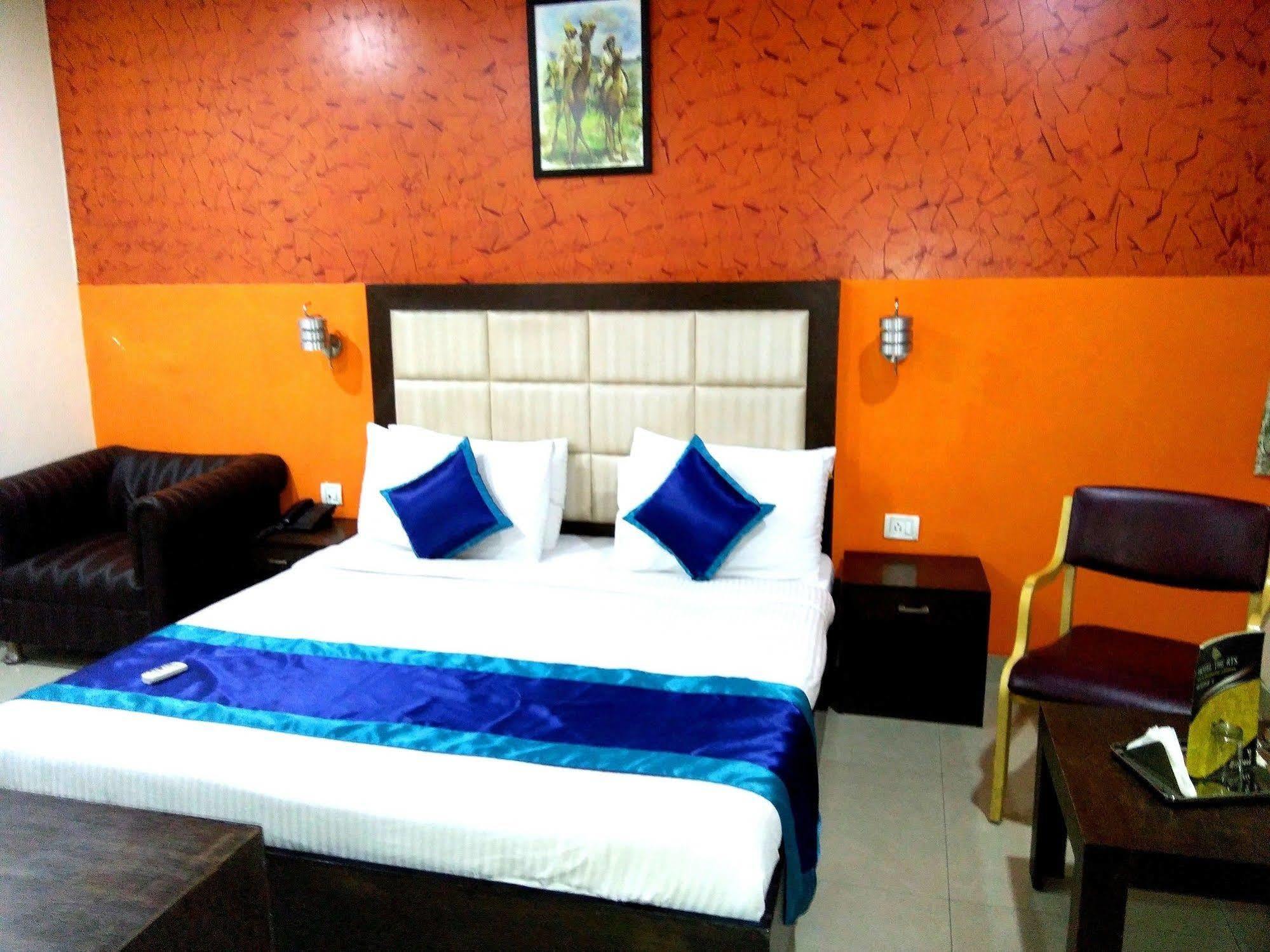 Hotel The Rts Plaza Új-Delhi Kültér fotó
