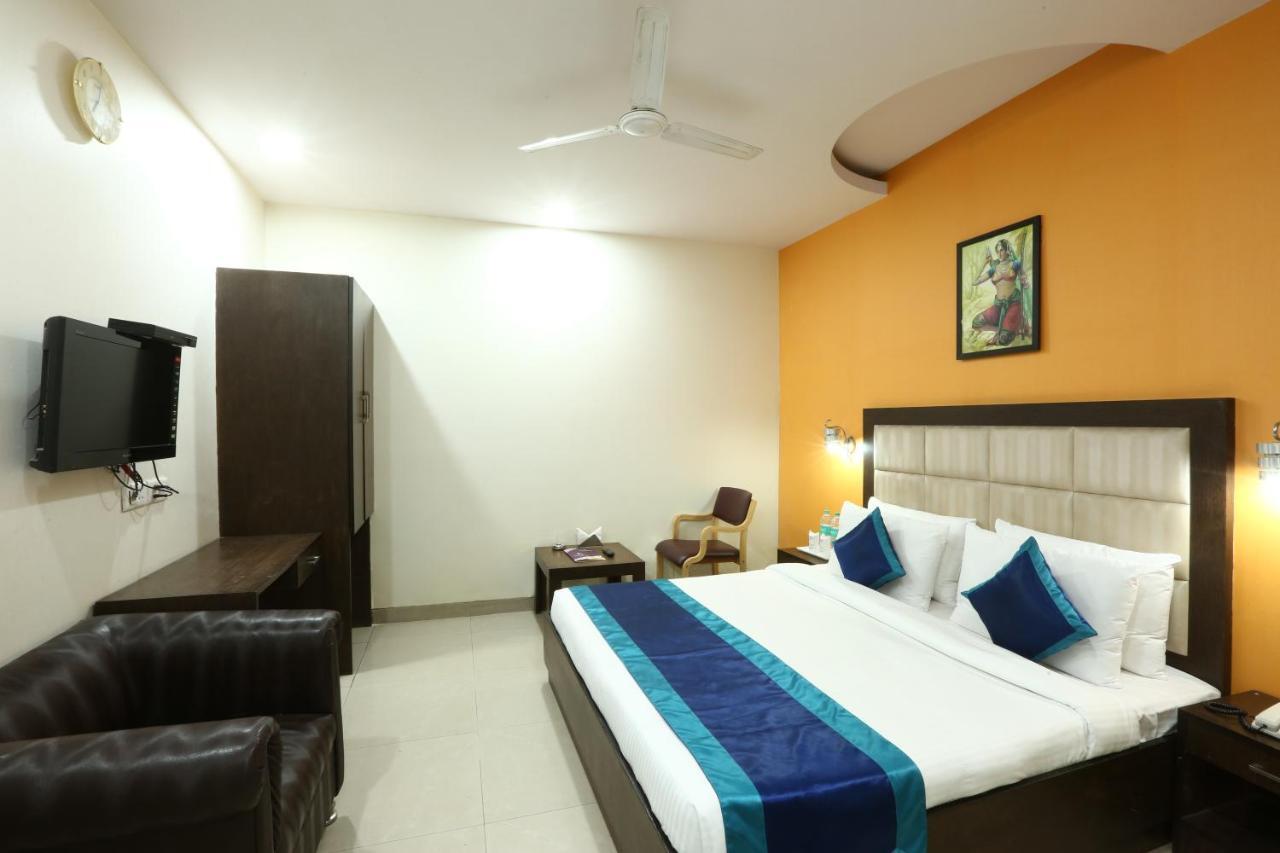Hotel The Rts Plaza Új-Delhi Kültér fotó