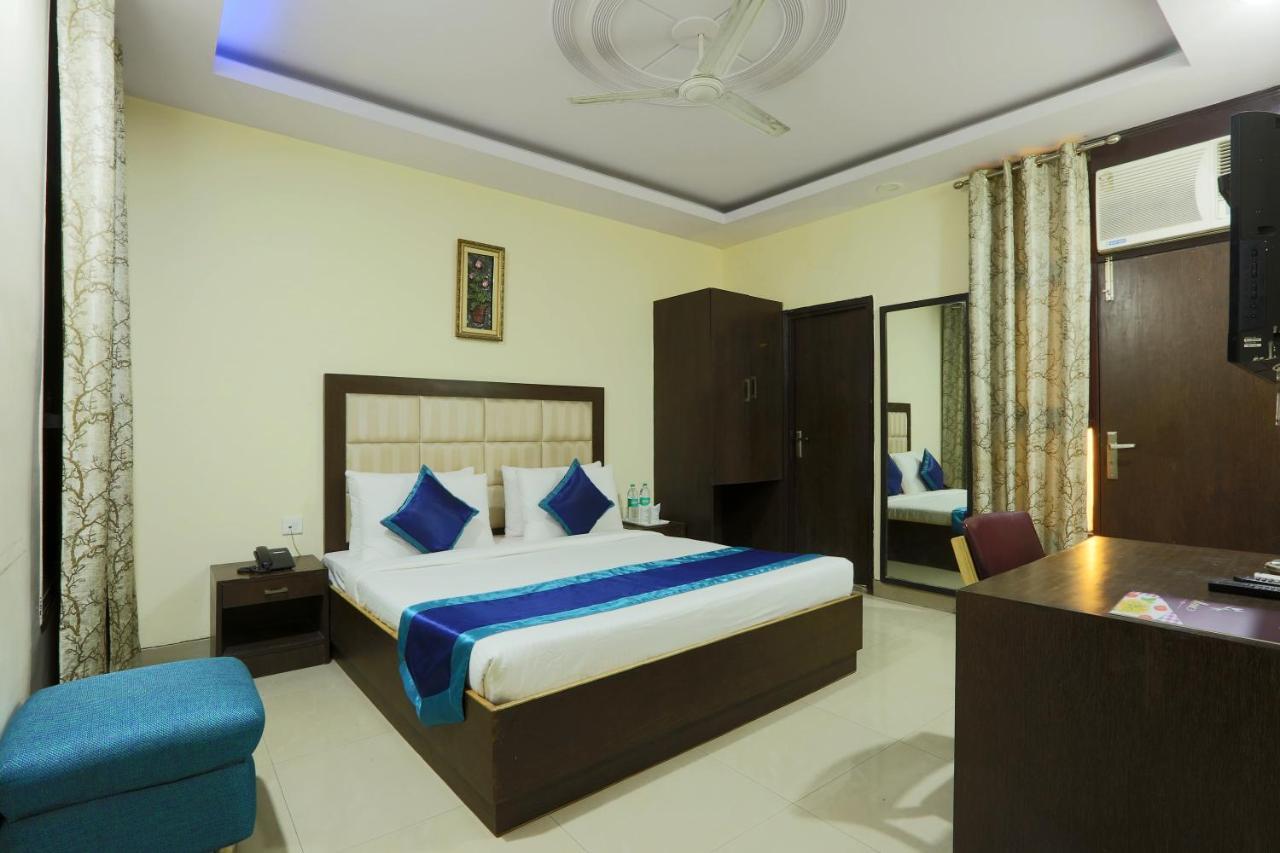Hotel The Rts Plaza Új-Delhi Kültér fotó