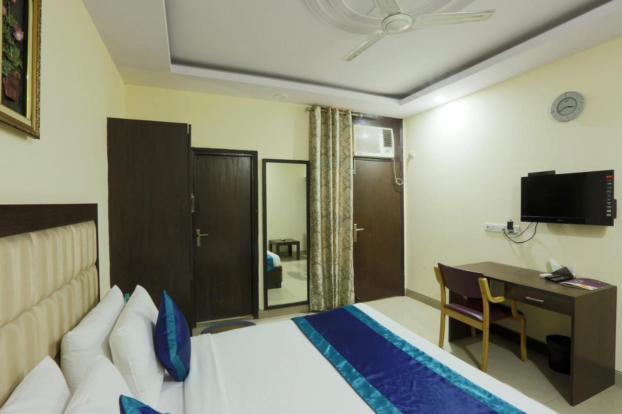 Hotel The Rts Plaza Új-Delhi Kültér fotó
